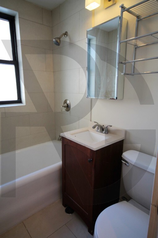 Building Photo - Gut rehab in Lakeview
