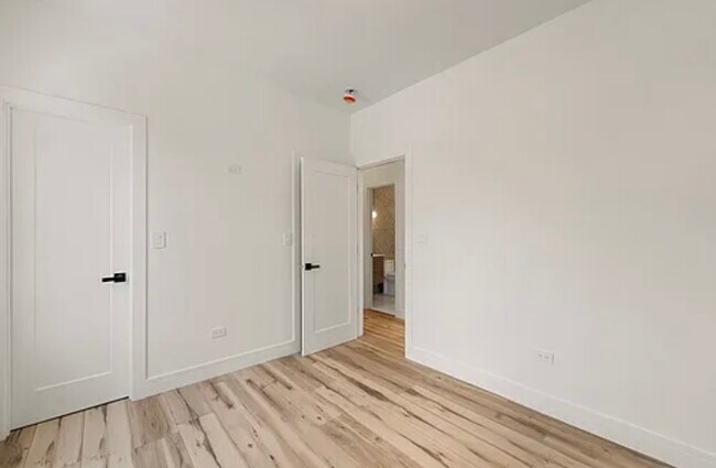 Foto del edificio - 2913 W 38th St