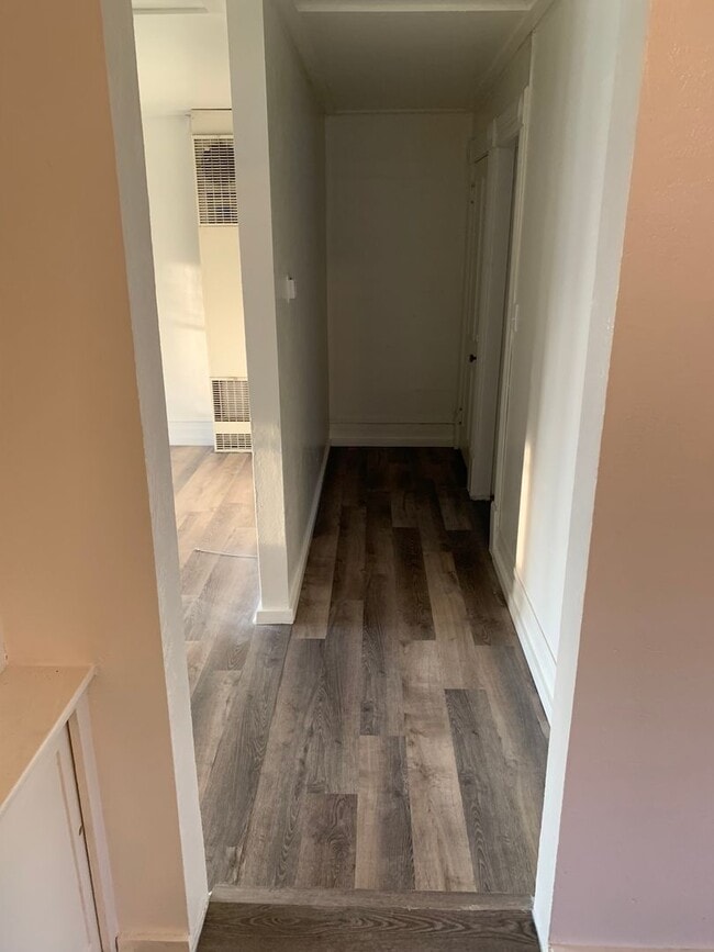 Building Photo - 602 S Main St