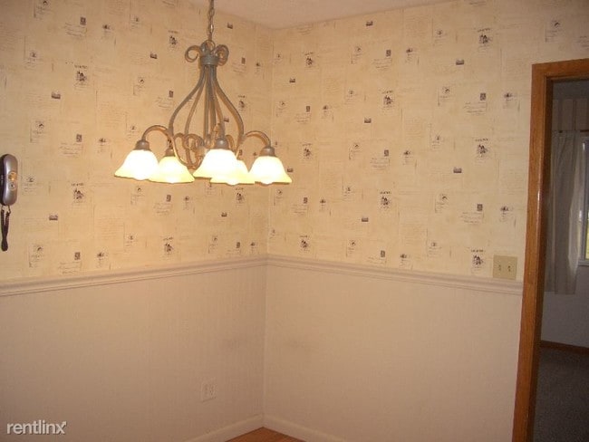 Building Photo - 2 br, 1 bath Apartment - 1 Ransom Rd