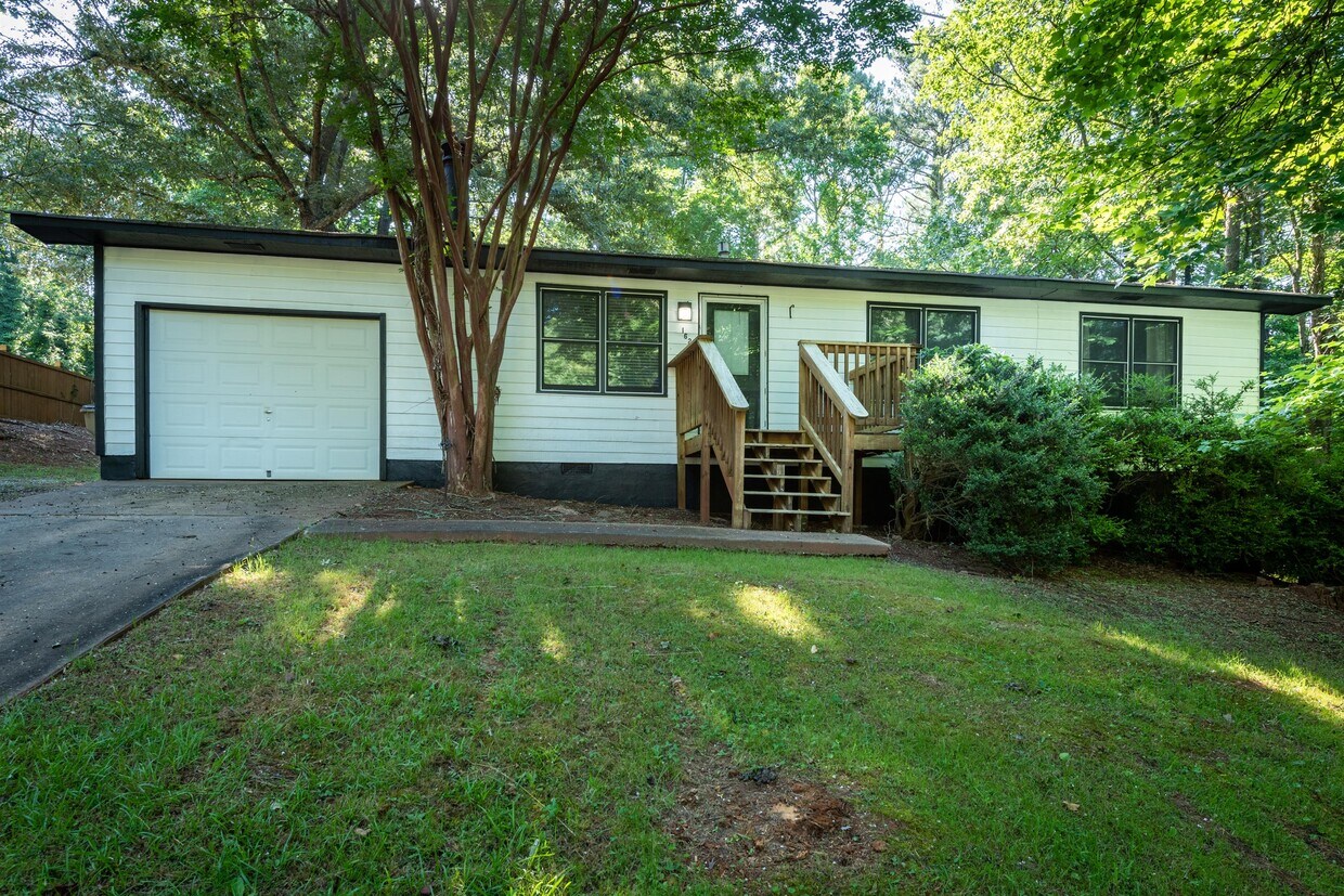 Primary Photo - 162 Misty Hollow Way