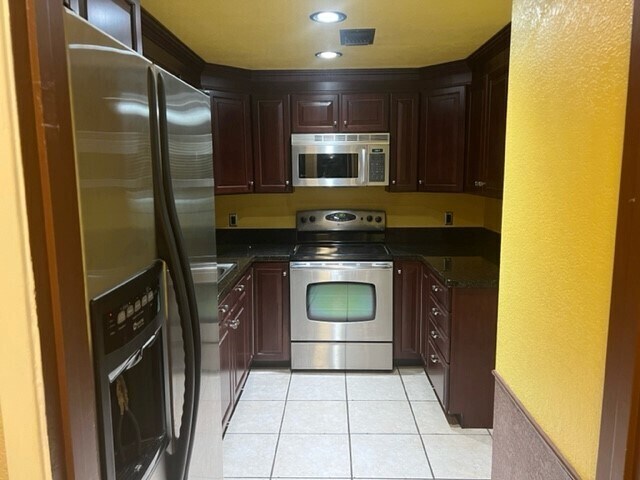 Building Photo - Charming 2 bed, 2.5 duplex in Midtown! 173...