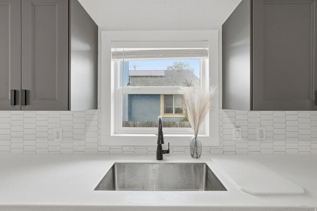 Building Photo - 215 E 300 S