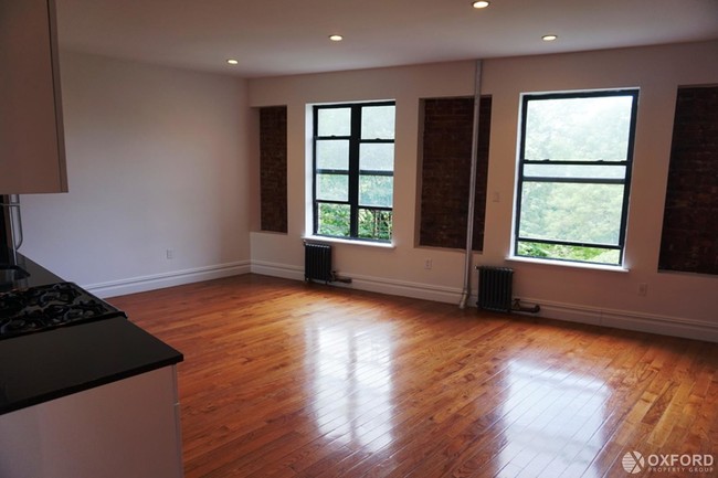 Building Photo - 736 Riverside Drive
