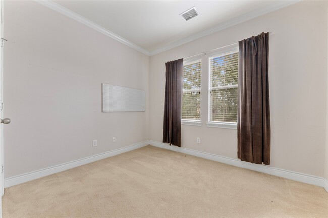 Building Photo - 7138 Sun Village Dr