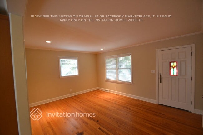 Building Photo - 1142 Eastview Dr