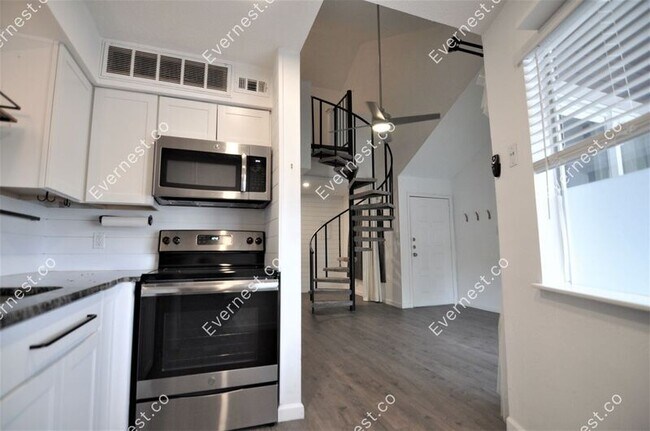 Building Photo - 1840 Burton Dr