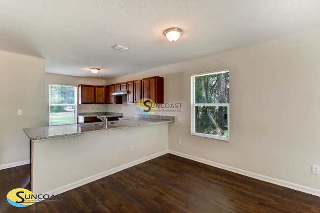 Building Photo - 9487 Thorn Glen Rd