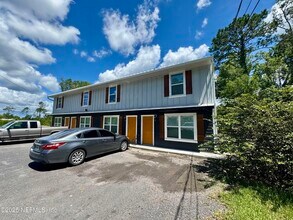 Building Photo - 707 Rainer Rd