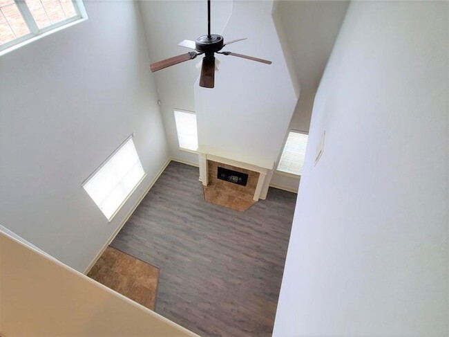 Building Photo - 2865 Westhollow Dr