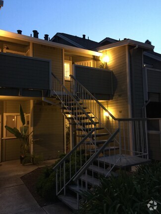 Building Photo - 363 Shadow Run Dr
