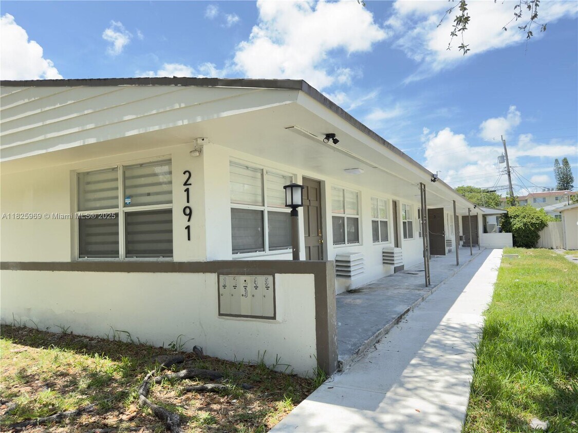 Foto principal - 2191 NE 167th St