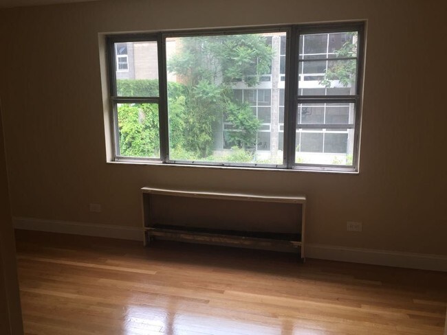 Building Photo - 5420 Valles Ave