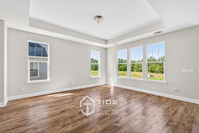 Building Photo - Modern Comfort & Easy Living in Goose Creek