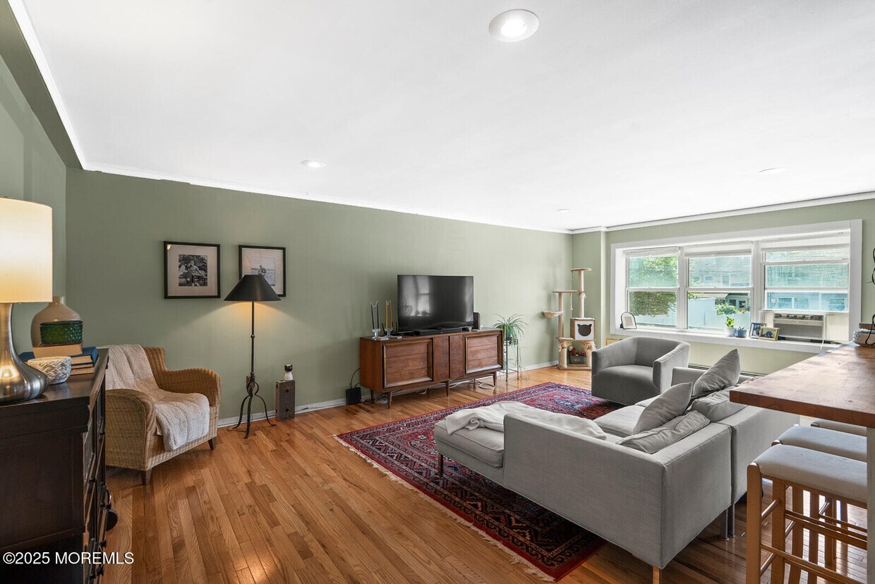 Primary Photo - 1615 Park Ave