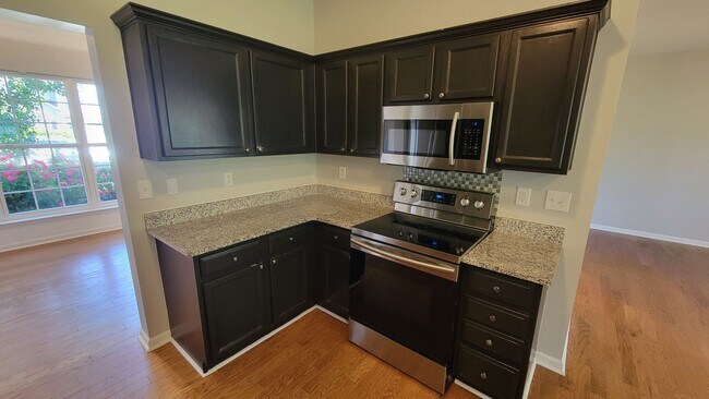 Building Photo - 3 Bed, 2.5 Bath Home Available in Greer