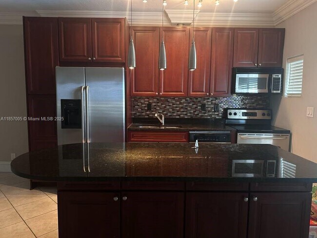 Foto del edificio - 2895 NE 32nd St
