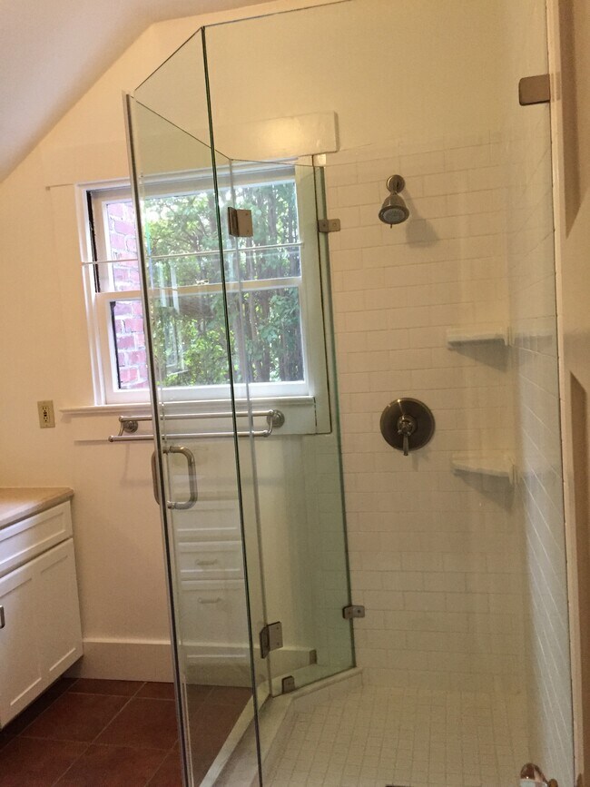 Bathroom - 675 Lytton Ave