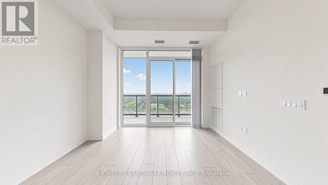 Photo du bâtiment - 5858 Yonge St