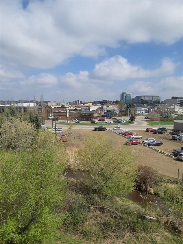 Photo du bâtiment - 0 Bed 0 Bath Unit in Red Deer, AB