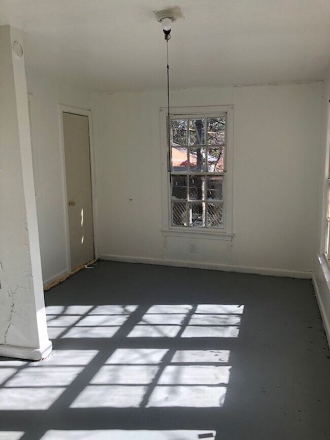 Building Photo - 1351 Summers St