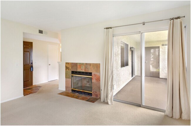 Building Photo - 1 Bedroom Condo - Ritz Pointe