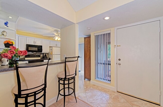 Building Photo - CHARMING PELICAN COVE CONDO!