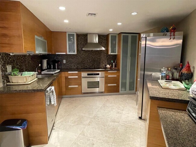 Foto del edificio - 3180 S Ocean Dr