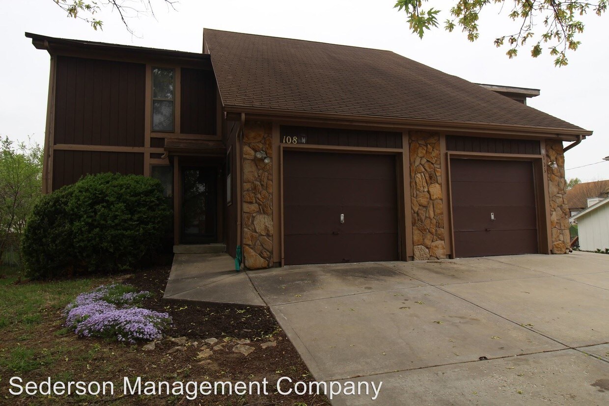 Primary Photo - 108 N Saxony Dr