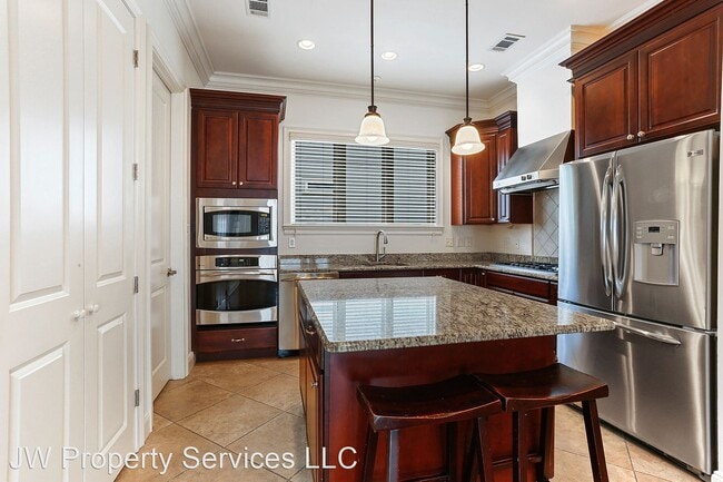 Building Photo - 3 br, 2.5 bath House - 6010 Louis XIV Street