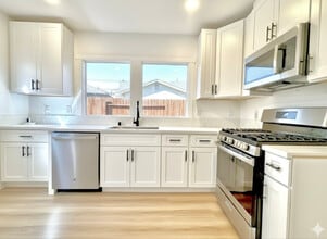 Building Photo - 854 Orange Ave