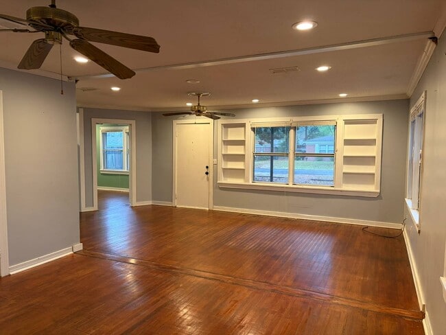 Building Photo - 1142 Olive