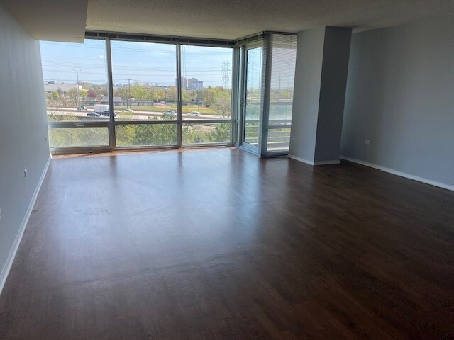 Foto del edificio - 9715 Woods Dr