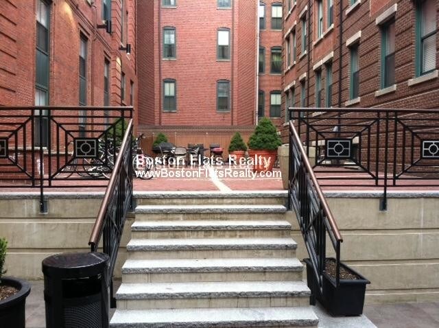 Building Photo - 1661 Washington St