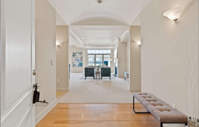 Building Photo - Luxury Waterside Condo on Hayden Island in...