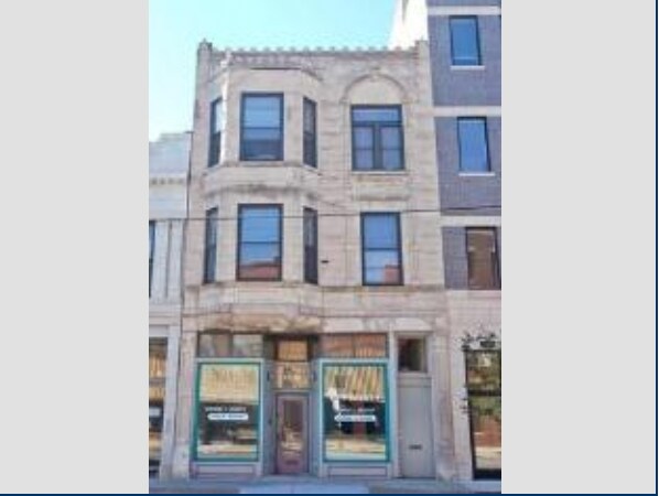 Primary Photo - 1117 W Belmont Ave