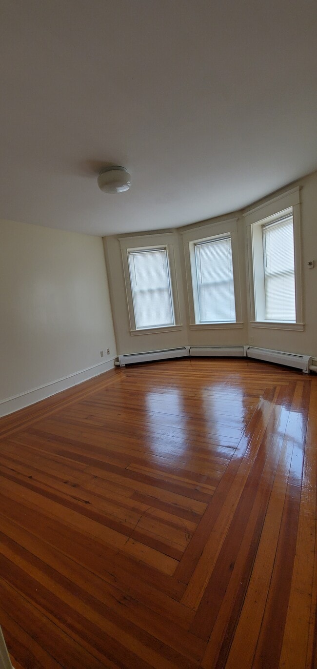 21 Walter St, Chicopee, MA 01013 Apartments in Chicopee, MA