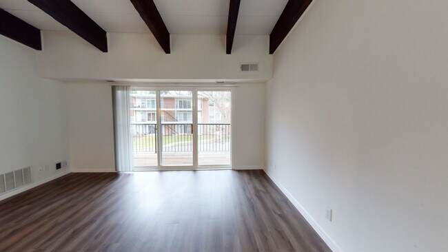 Foto del edificio - 350 Engamore Ln