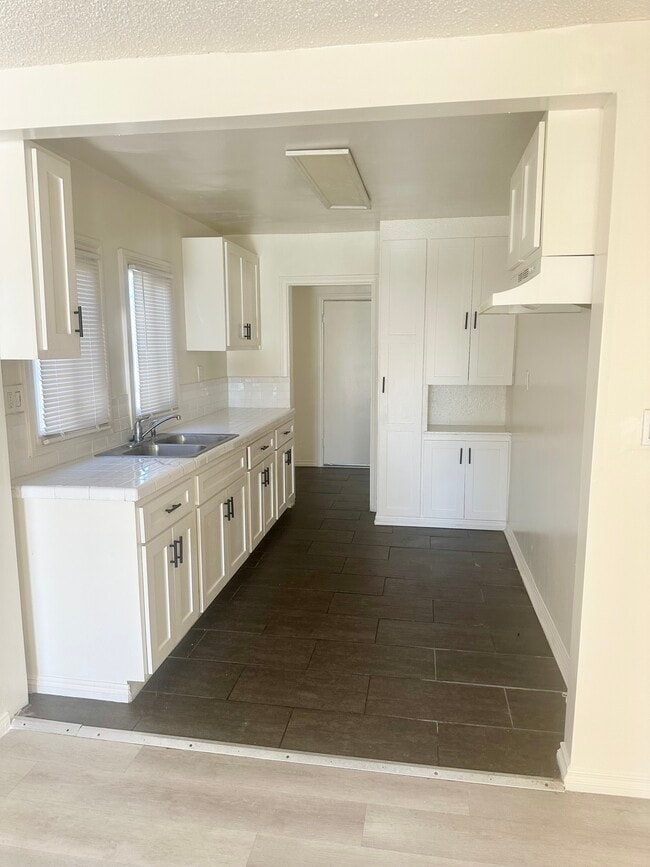 Photo - 1511 W 58th Pl House