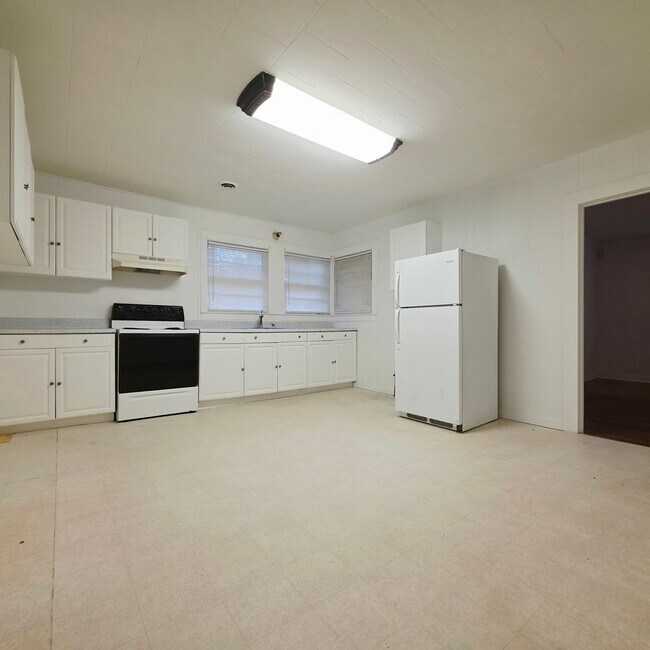 Foto del edificio - 3 Bed 2 Bath Move in now!