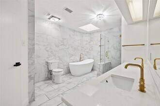 Building Photo - 1026 Oyster Bay Dr