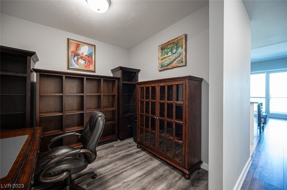 Foto principal - 4575 Dean Martin Dr