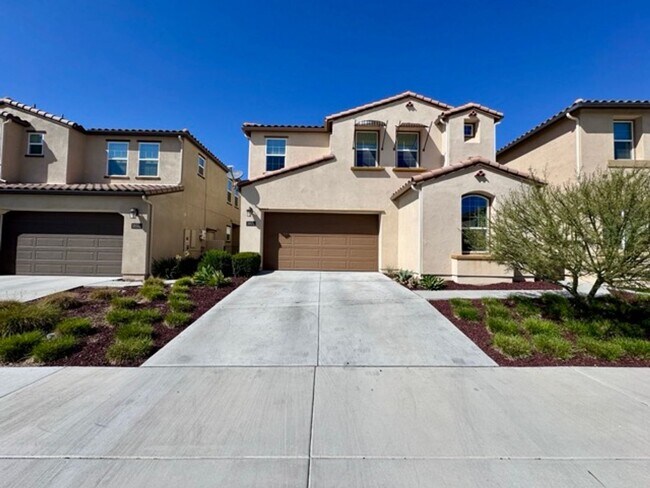 Building Photo - Elegant 4 Bedroom, 4.5 Bathroom Home with ...