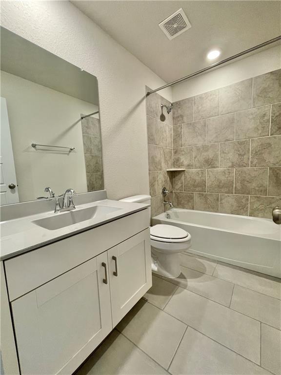 Building Photo - 210 Whisper Rill Dr