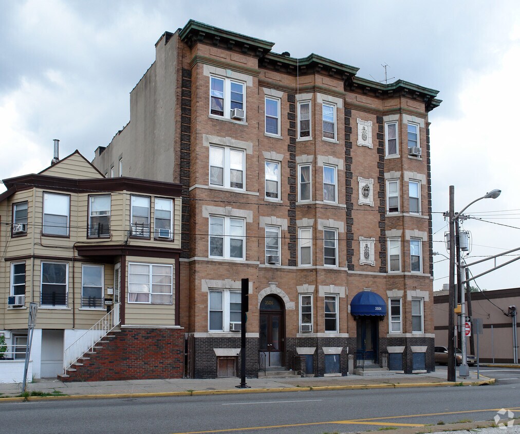 Primary Photo - 3506 John F Kennedy Blvd