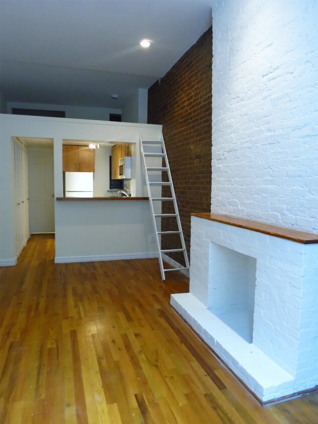 Foto principal - 517 E 82nd St