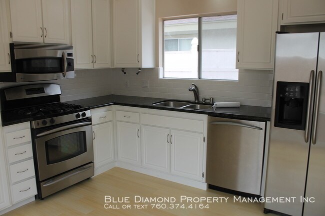 Building Photo - 2 BR, 2 BA duplex in West Carlsbad