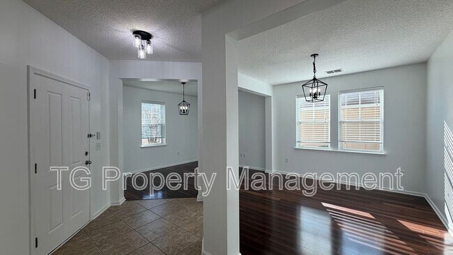 Foto del edificio - 6475 Greenland Chase Blvd