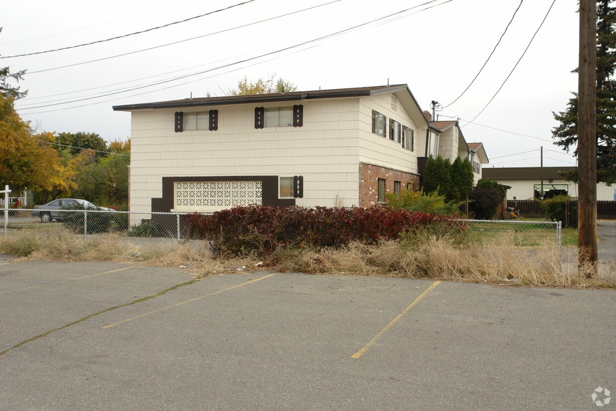 Building Photo - 10720 E Riverside Ave