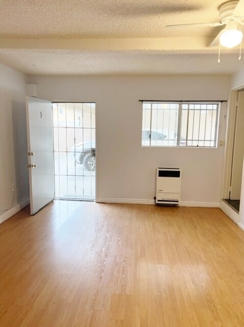 Estudio - 4553 W 116th St